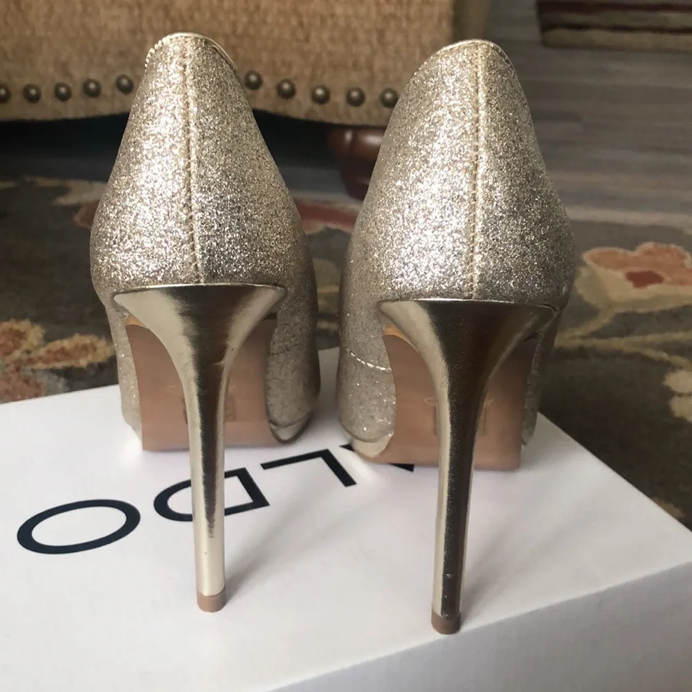 Aldos. Gold sparkly platform heel. Size 7 - Picture 4 of 8